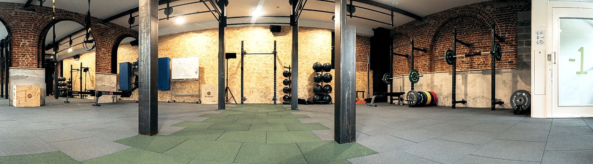 Salle de Genly — espace d'entraînement, voûtes en briques